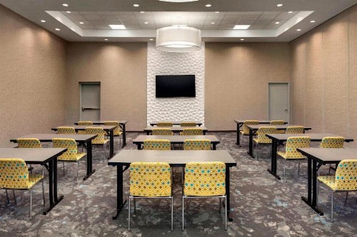 Aloft Jacksonville Tapestry Park - image 3