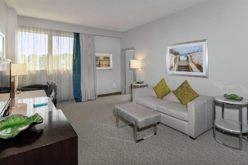 DoubleTree by Hilton Hotel Jacksonville Airport - image 19