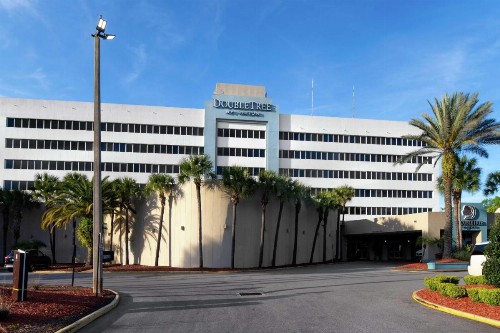 DoubleTree by Hilton Hotel Jacksonville Airport - image 2