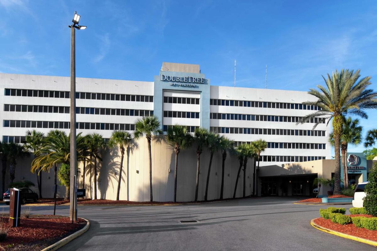 DoubleTree by Hilton Hotel Jacksonville Airport - image 2