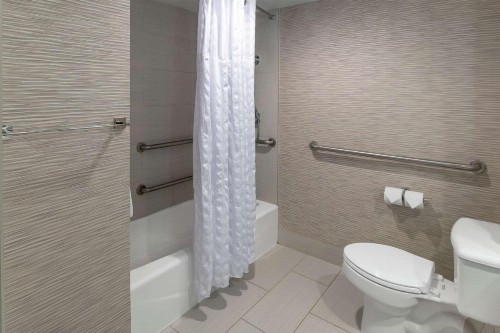 DoubleTree by Hilton Hotel Jacksonville Airport - image 20