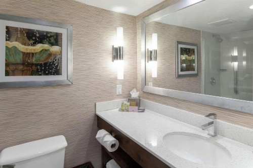 DoubleTree by Hilton Hotel Jacksonville Airport - image 23