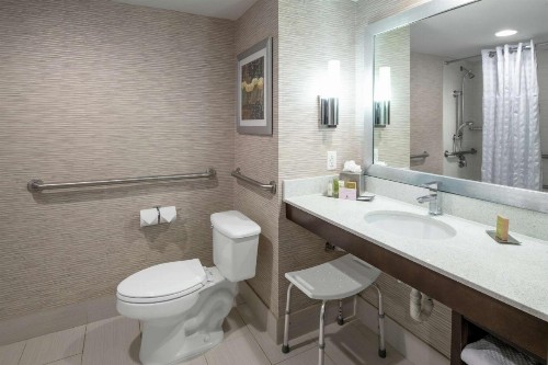 DoubleTree by Hilton Hotel Jacksonville Airport - image 25