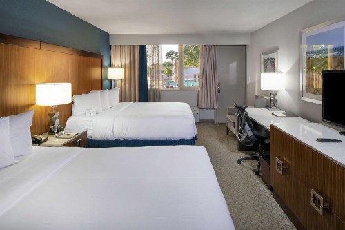 DoubleTree by Hilton Hotel Jacksonville Airport - image 28