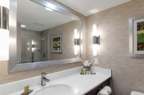 DoubleTree by Hilton Hotel Jacksonville Airport - image 35