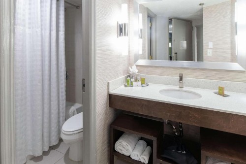 DoubleTree by Hilton Hotel Jacksonville Airport - image 37