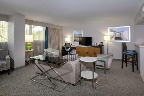 DoubleTree by Hilton Hotel Jacksonville Airport - image 40