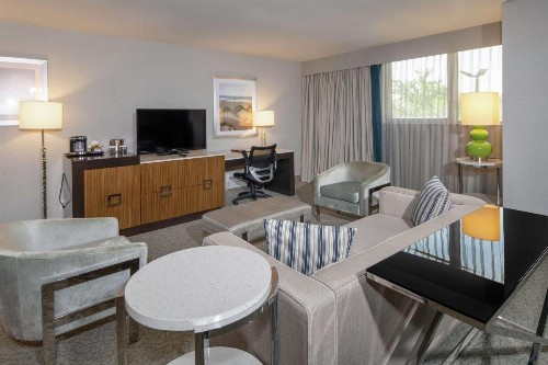 DoubleTree by Hilton Hotel Jacksonville Airport - image 41