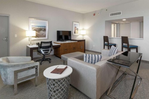 DoubleTree by Hilton Hotel Jacksonville Airport - image 42