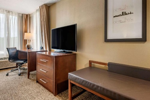 Comfort Suites Baymeadows Near Butler Blvd - image 12