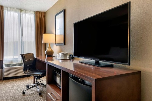 Comfort Suites Baymeadows Near Butler Blvd - image 15