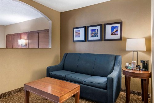 Comfort Suites Baymeadows Near Butler Blvd - image 16