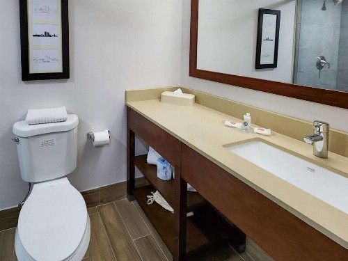 Comfort Suites Baymeadows Near Butler Blvd - image 4