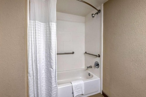 Comfort Suites Baymeadows Near Butler Blvd - image 8