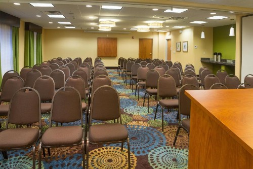 Holiday Inn Express Hotel & Suites Jacksonville Airport an IHG Hotel - image 16