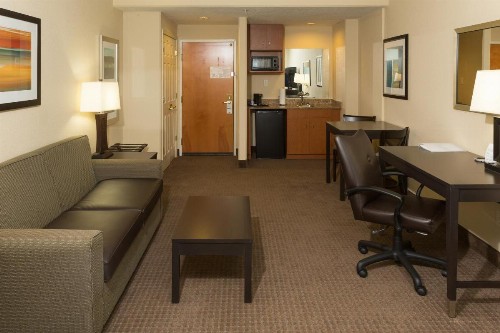 Holiday Inn Express Hotel & Suites Jacksonville Airport an IHG Hotel - image 3