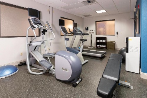 Holiday Inn Express Hotel & Suites Jacksonville Airport an IHG Hotel - image 36