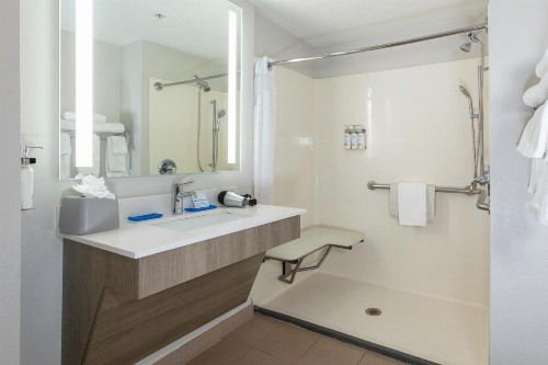 Holiday Inn Express Hotel & Suites Jacksonville Airport an IHG Hotel - image 40