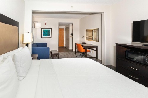 Holiday Inn Express Hotel & Suites Jacksonville Airport an IHG Hotel - image 47