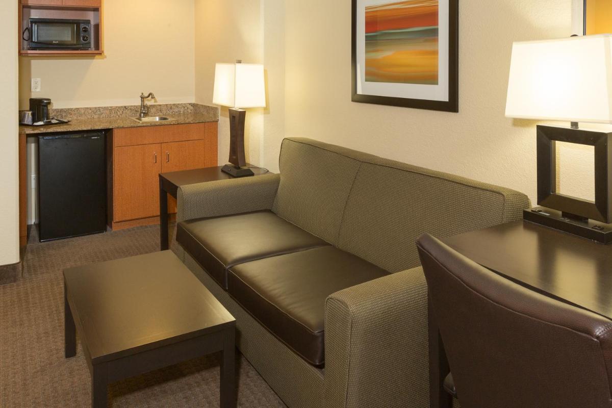 Holiday Inn Express Hotel & Suites Jacksonville Airport an IHG Hotel - image 6