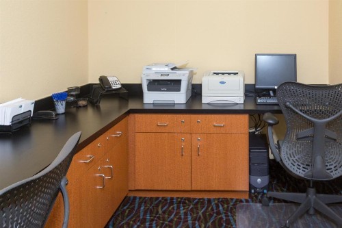 Holiday Inn Express Hotel & Suites Jacksonville Airport an IHG Hotel - image 9