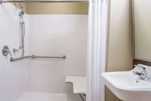 Microtel Inn & Suites by Wyndham Jacksonville Airport - image 16