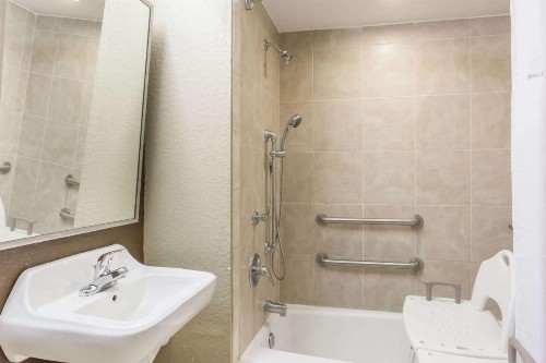 Microtel Inn & Suites by Wyndham Jacksonville Airport - image 17