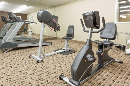 Microtel Inn & Suites by Wyndham Jacksonville Airport - image 6