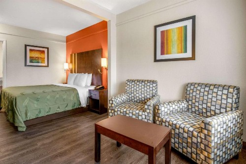 Quality Inn & Suites - Jacksonville - image 2