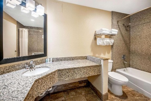 Quality Inn & Suites - Jacksonville - image 28
