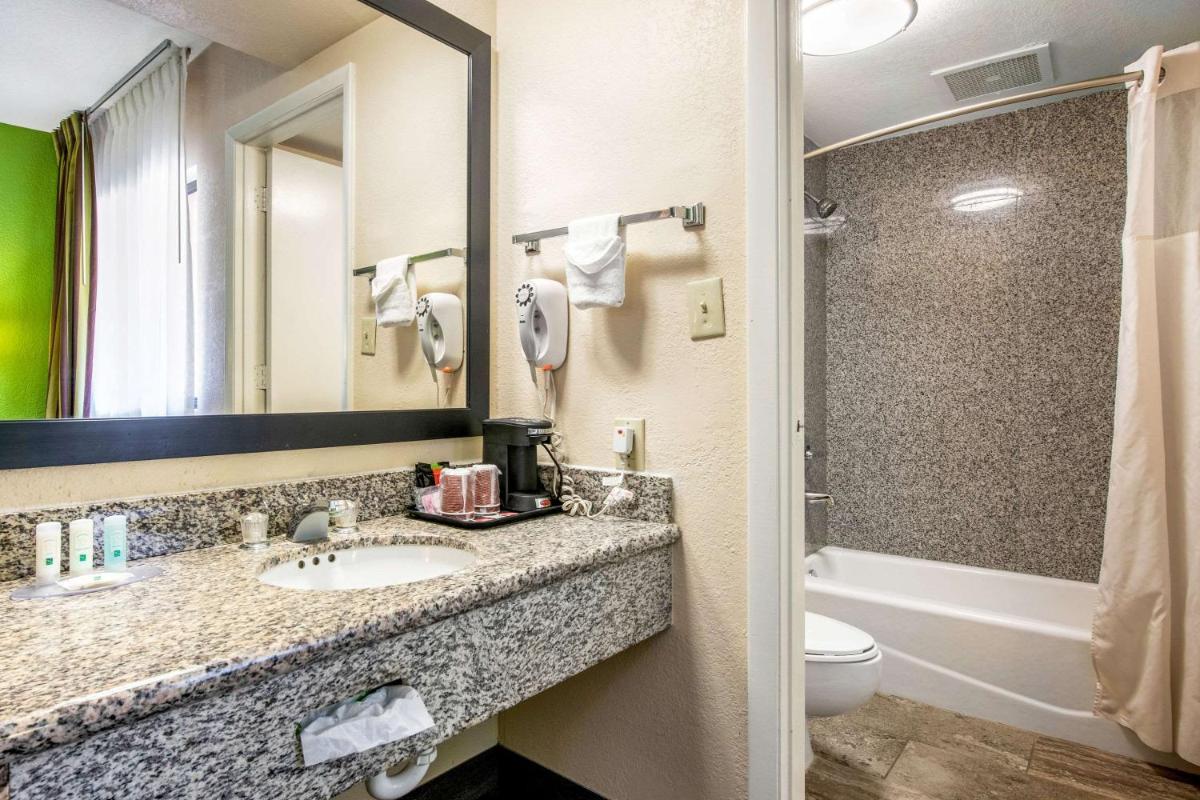 Quality Inn & Suites - Jacksonville - image 3
