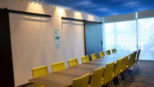 Holiday Inn Express & Suites - Jacksonville W - I295 and I10 an IHG Hotel - image 4