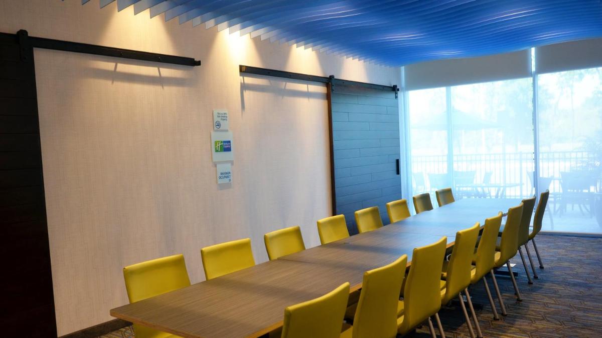 Holiday Inn Express & Suites - Jacksonville W - I295 and I10 an IHG Hotel - image 4