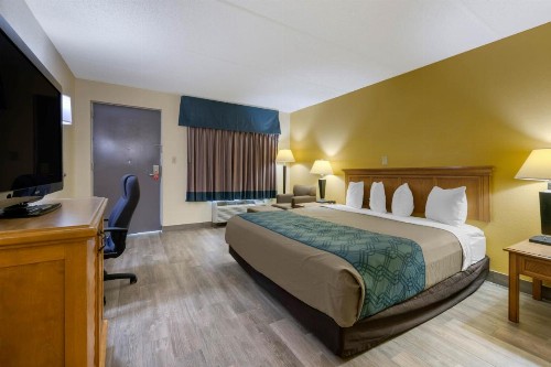 Econo Lodge Jacksonville - image 3