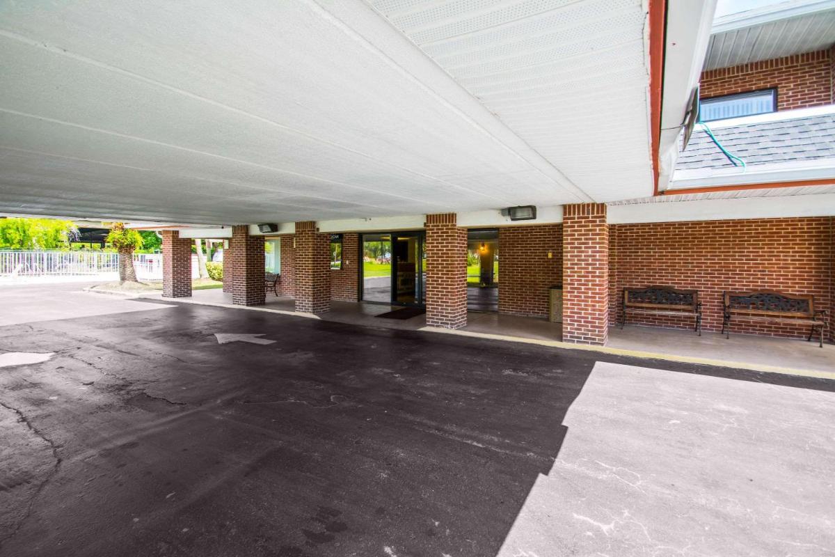 Econo Lodge Jacksonville - image 7