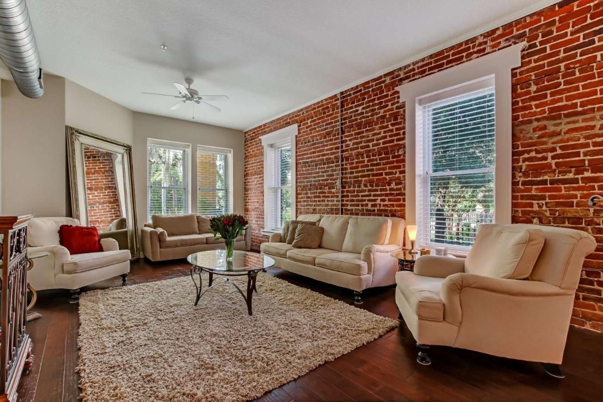 JBH 115 W 2nd Apt #1 - main image