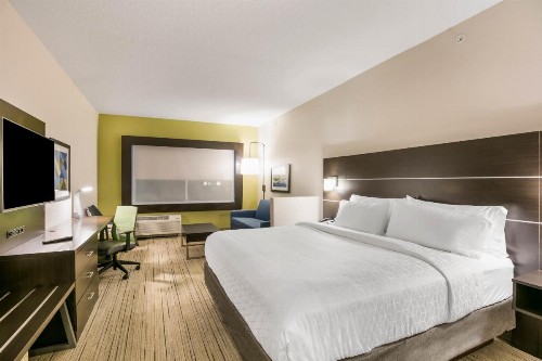 Holiday Inn Express & Suites - Jacksonville - Town Center an IHG Hotel - image 11