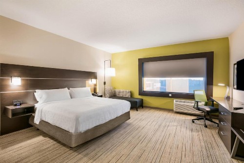 Holiday Inn Express & Suites - Jacksonville - Town Center an IHG Hotel - image 3