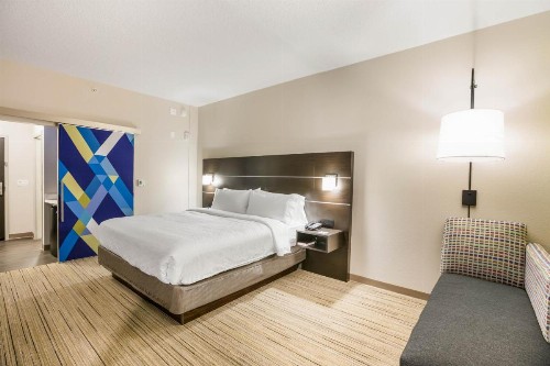 Holiday Inn Express & Suites - Jacksonville - Town Center an IHG Hotel - image 4
