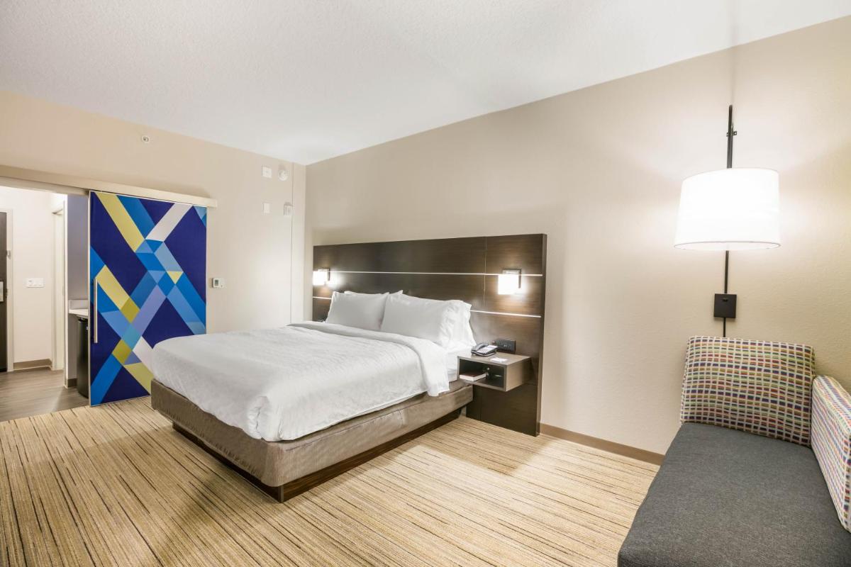 Holiday Inn Express & Suites - Jacksonville - Town Center an IHG Hotel - image 4