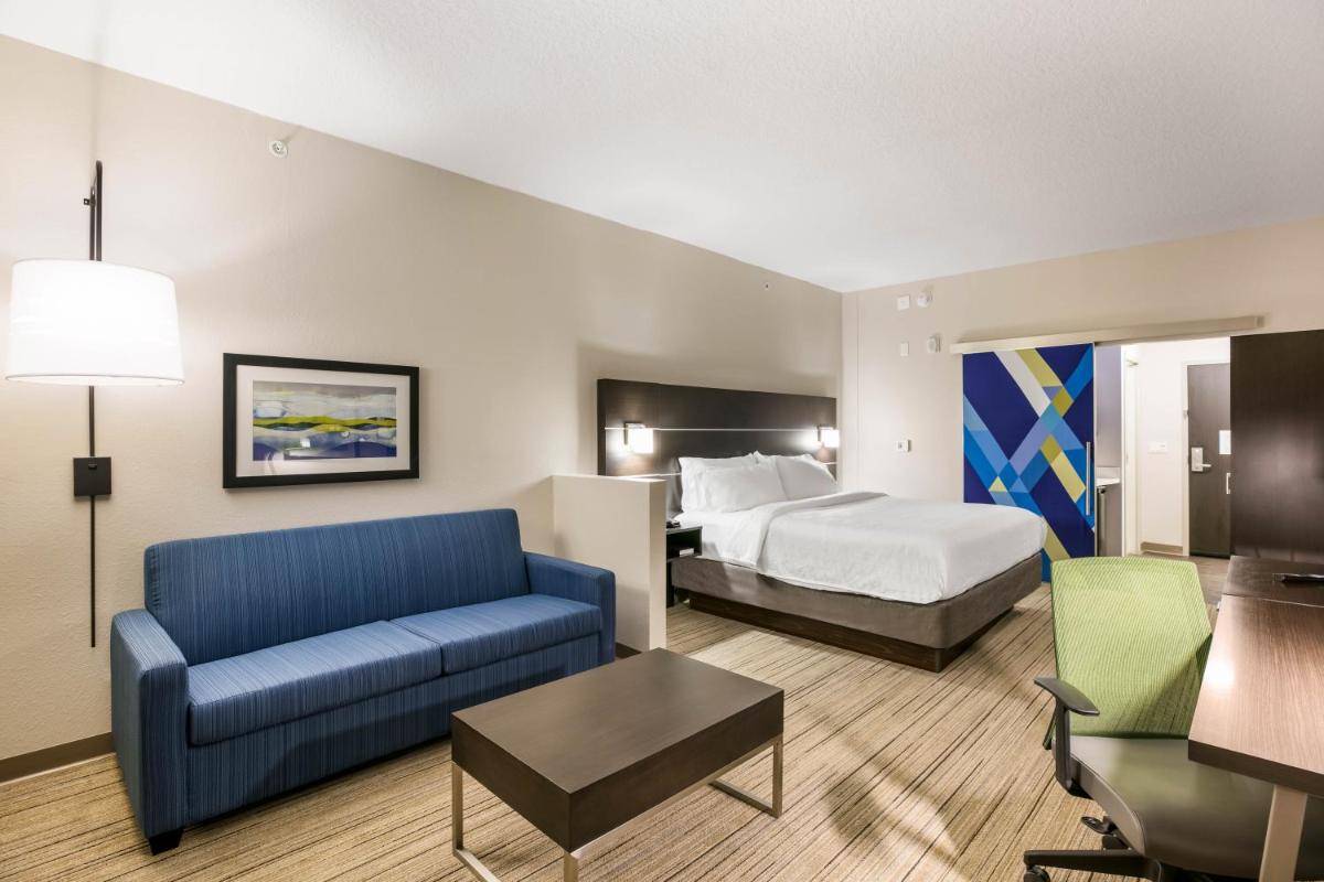 Holiday Inn Express & Suites - Jacksonville - Town Center an IHG Hotel - image 7