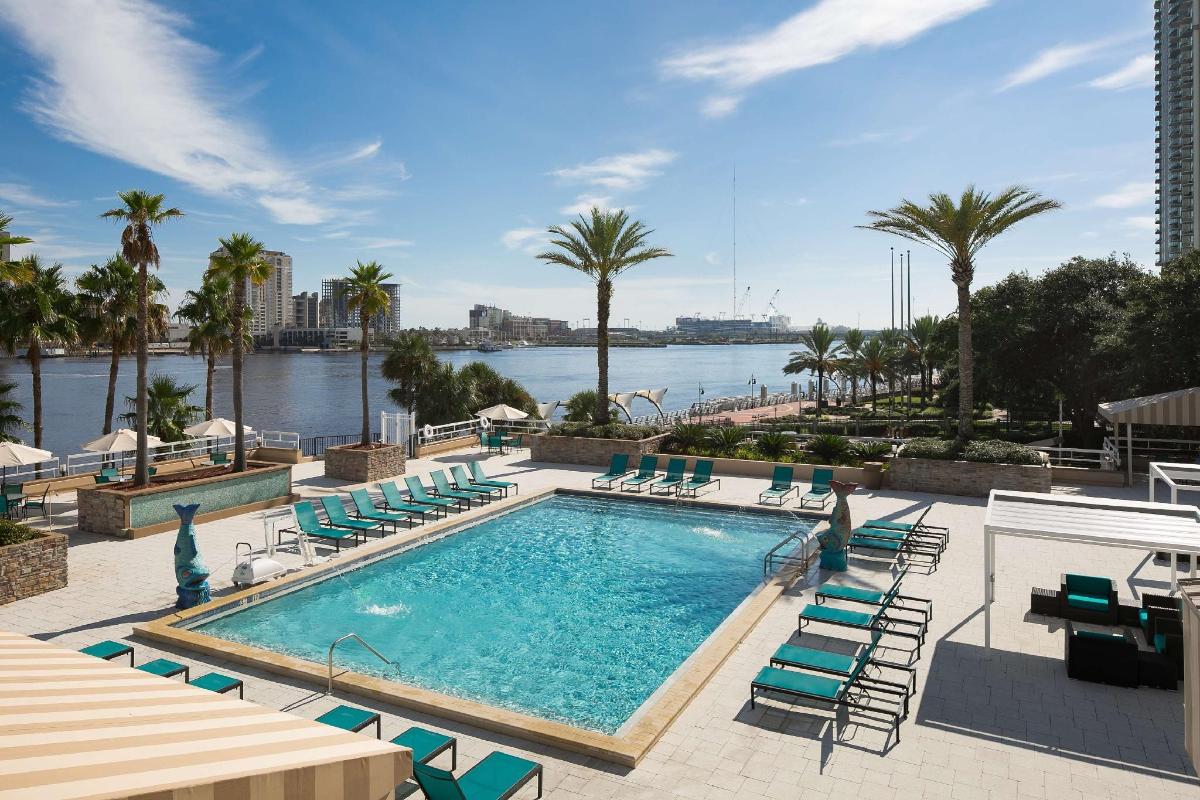 DoubleTree by Hilton Jacksonville Riverfront FL - image 6