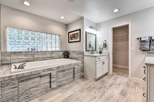 Jacksonville Gem - Ideal Location to Beaches! - image 6