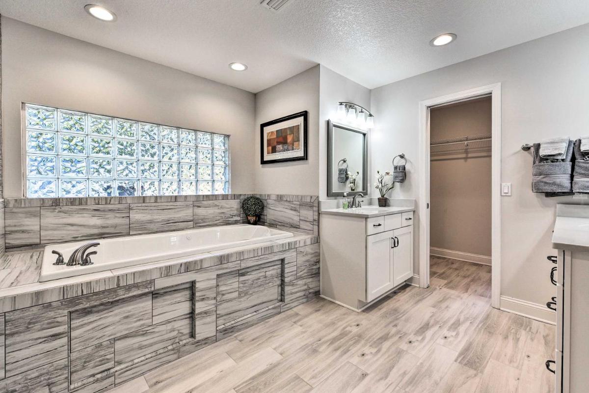 Jacksonville Gem - Ideal Location to Beaches! - image 6