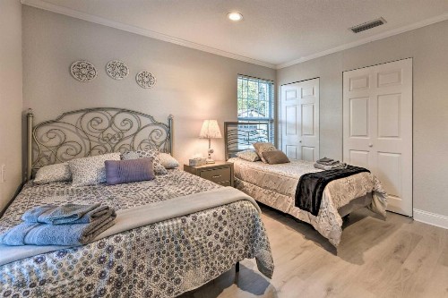 Jacksonville Gem - Ideal Location to Beaches! - image 9