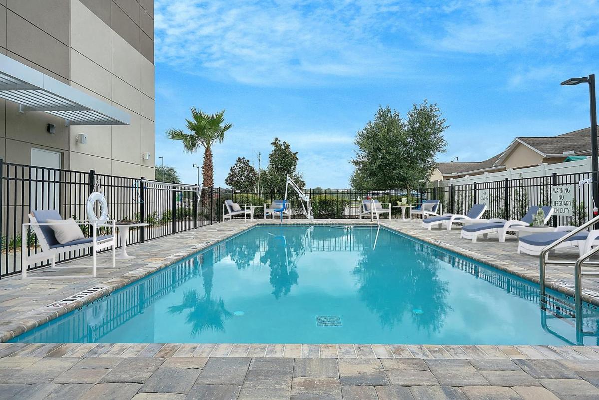 Holiday Inn Express Jacksonville South Bartram Prk - image 2