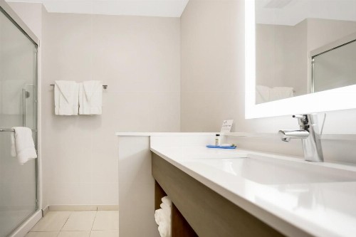 Holiday Inn Express Jacksonville South Bartram Prk - image 32