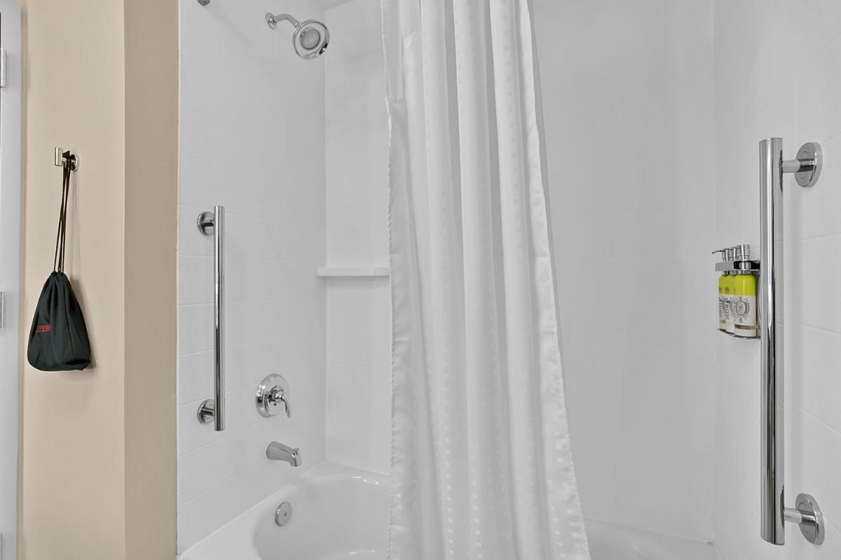 Holiday Inn Express Jacksonville South Bartram Prk - image 7