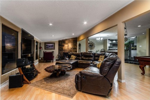 Luxury Waterfront Pool House 7 mins to TIAA Bank Field - image 6
