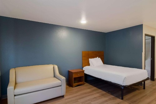 WoodSpring Suites Jacksonville I-295 East - image 10